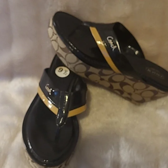 Coach Brown and Tan Platform Sandals. New. Size 9 1/2 - 3.2.5 " - Picture 4 of 4